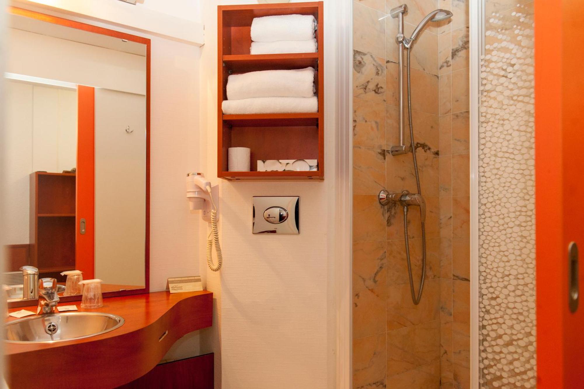 Brit Hotel Agen - L'Aquitaine Le Passage  Екстер'єр фото